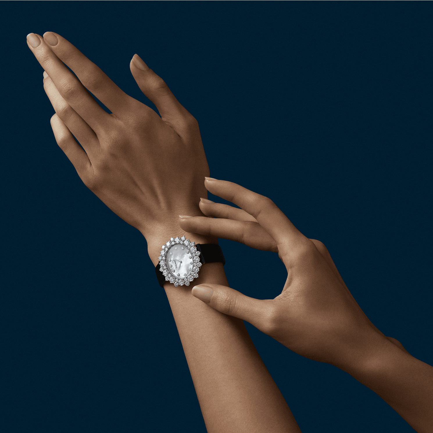 CHOPARD L’HEURE DU DIAMANT OVAL MEDIUM 13A390-1100 - Premium Luxury Product