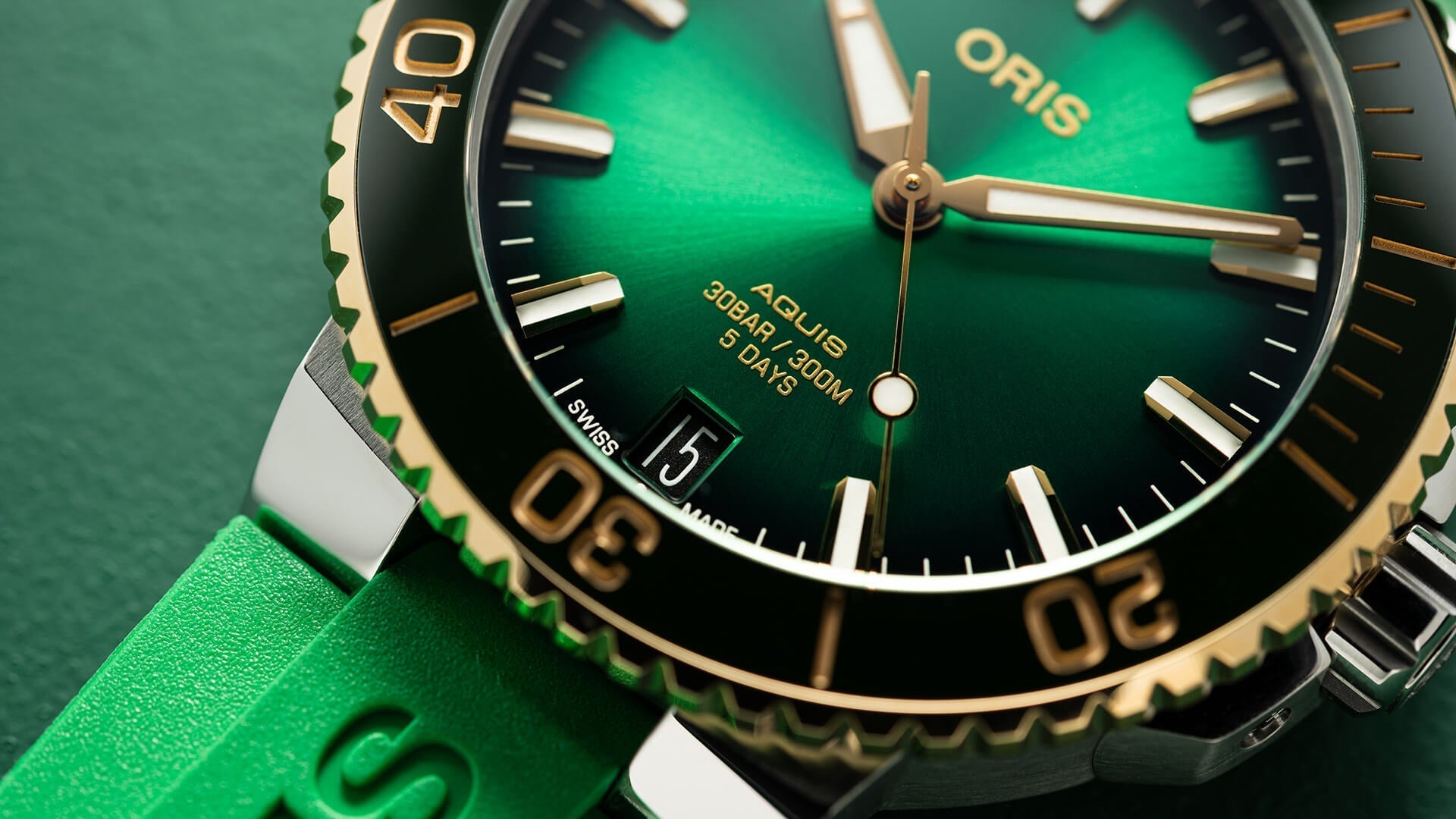 Aquis Date Calibre 400 - 01 400 7769 6357-07 4 22 77FC