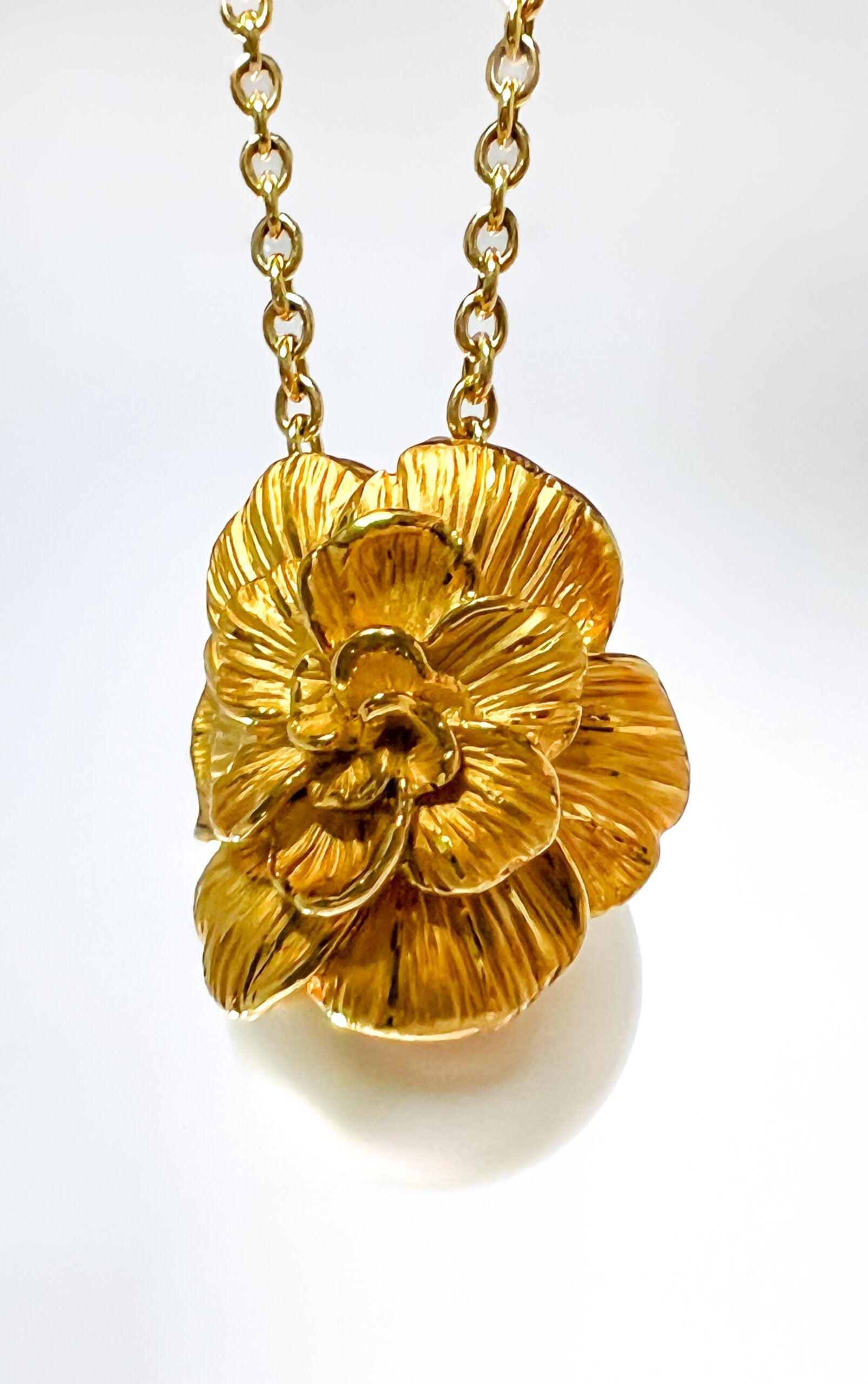 Carrera Y Carrera Gardenia 18K Yellow Gold & Pearl Pendant