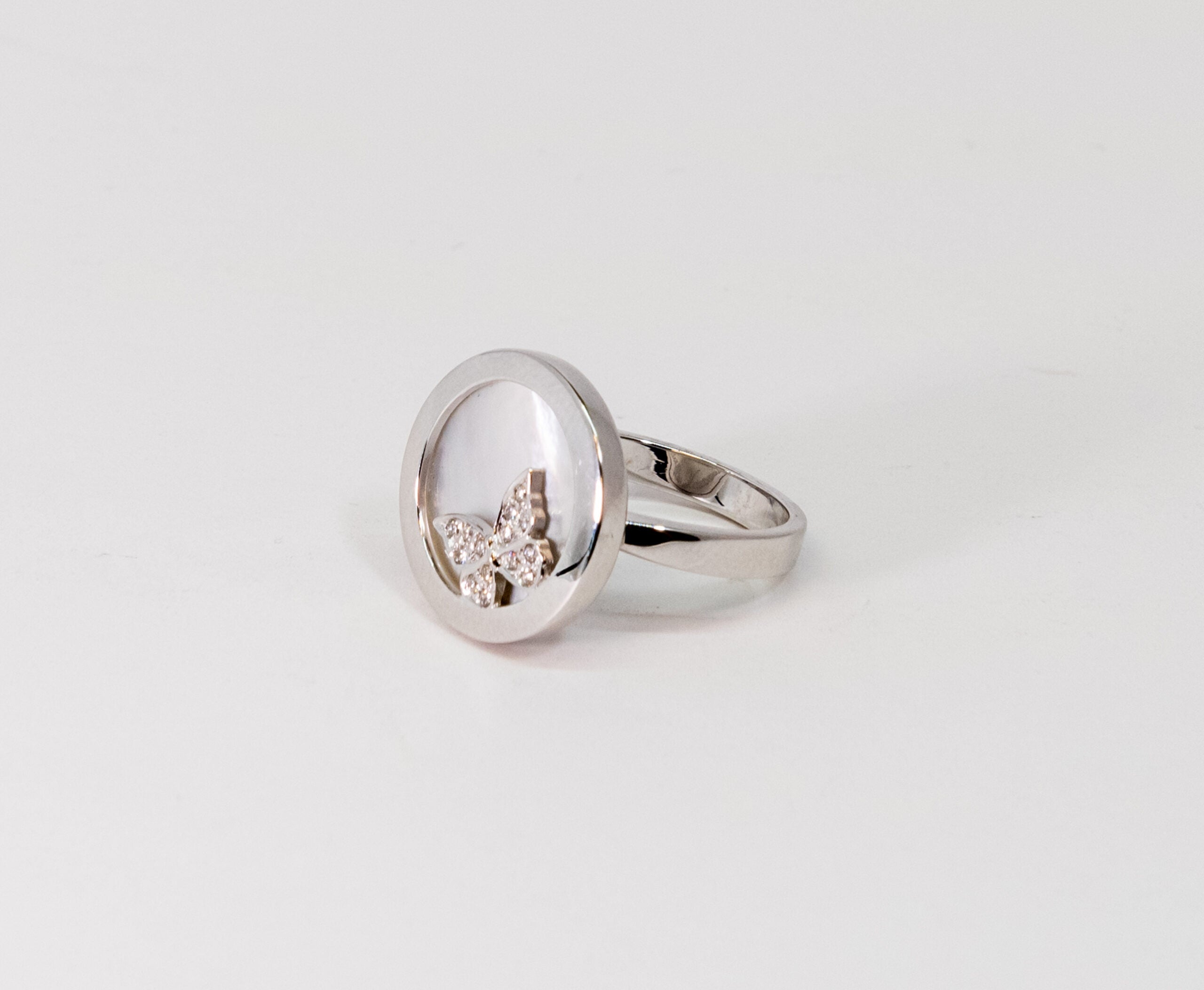 Carrera Y Carrera Baile de Mariposas 18K White Gold Mother of Pearl Ring