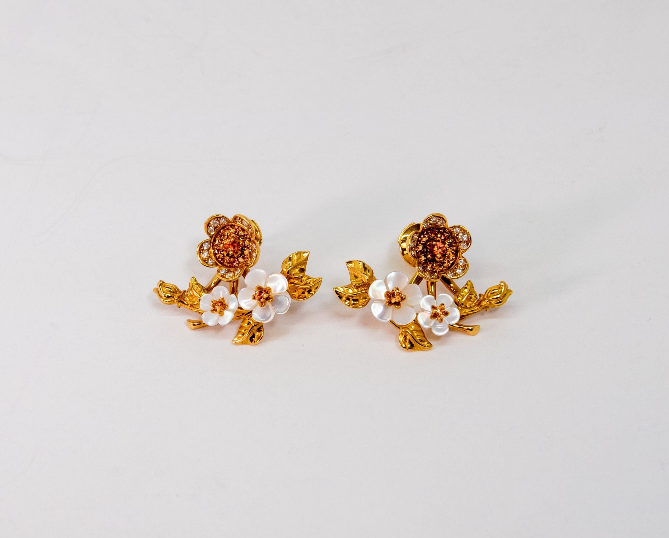 Carrera Y Carrera Cerezo 3 Flower 18K Yellow Gold Mother of Pearl and Diamonds Earring - Premium Luxury Product