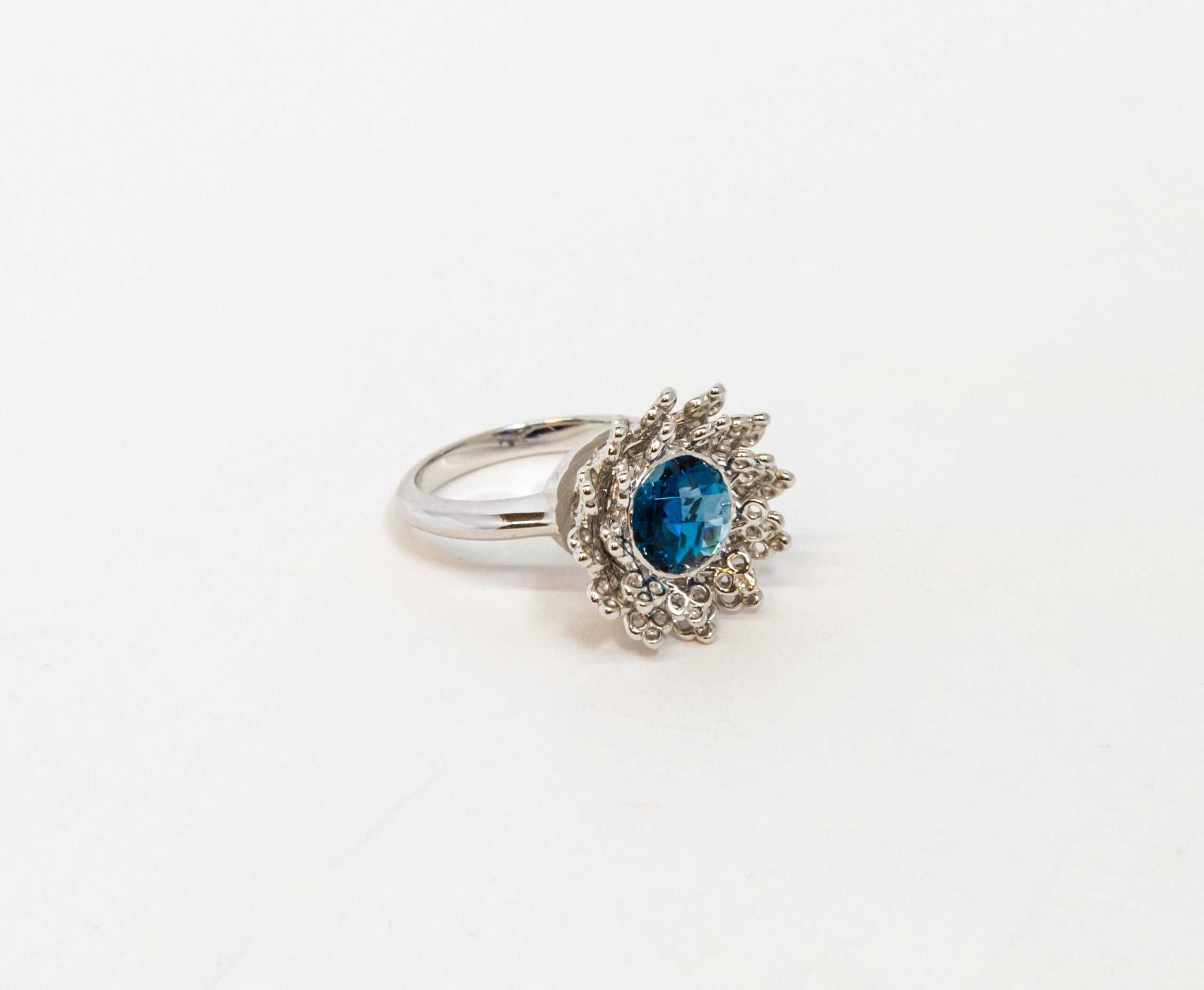 Carrera Y Carrera Reina 18K White Gold & Topaz Ring