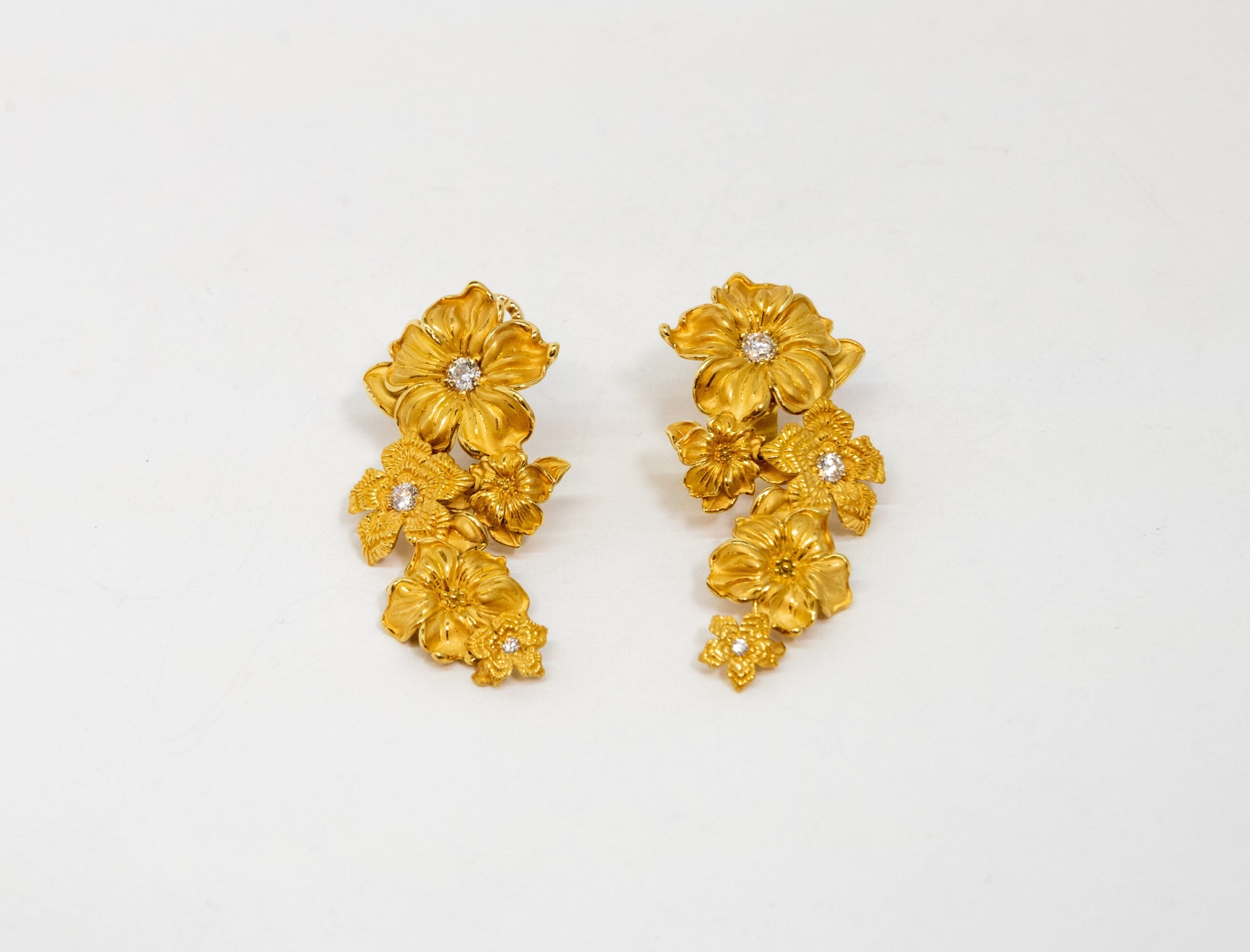 Carrera Y Carrera Emperatriz 18K Yellow Gold & Diamond Earring - Premium Luxury Product