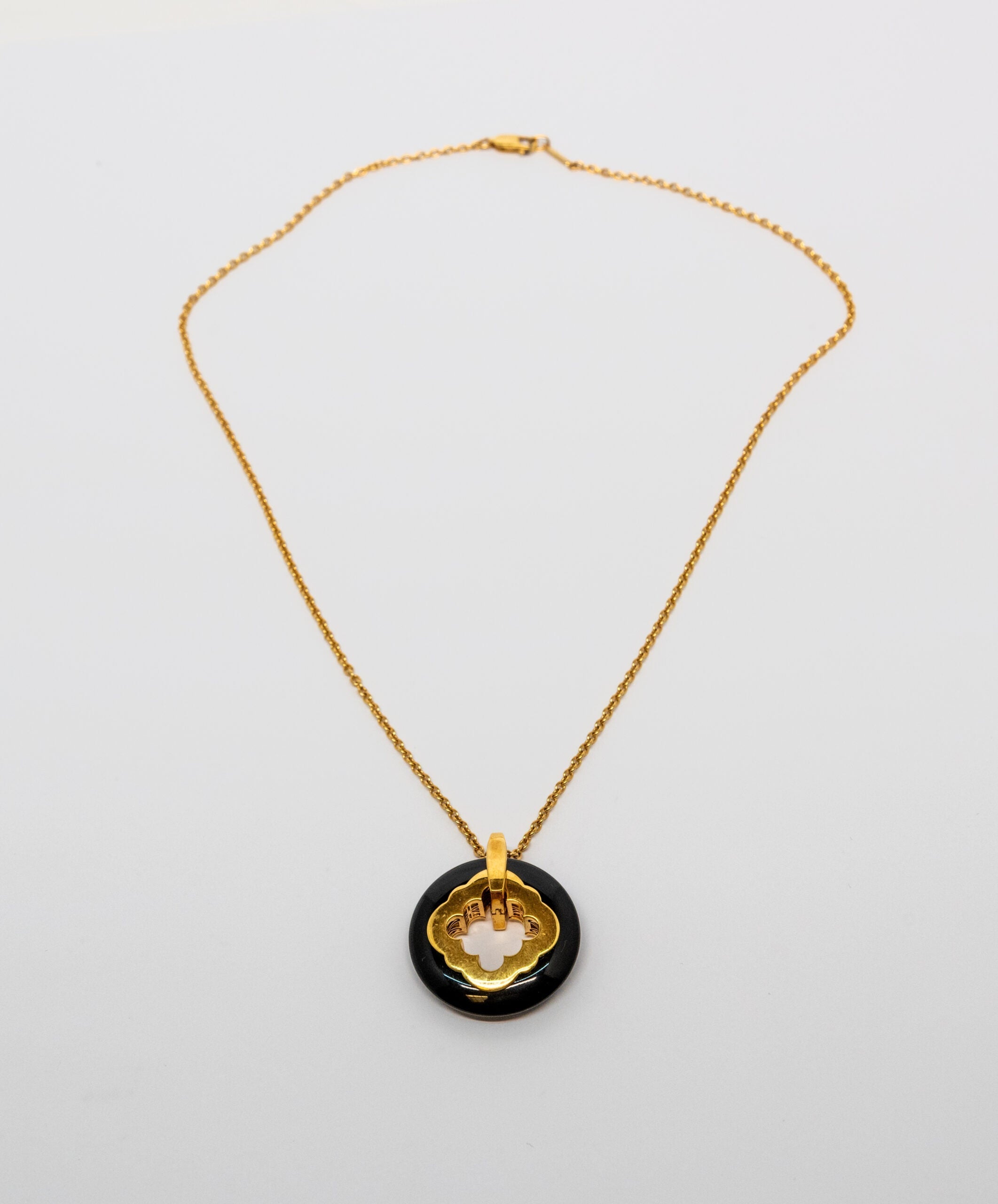 Carrera Y Carrera Granada 18K Yellow Gold and Black Onyx Pendant - Premium Luxury Product