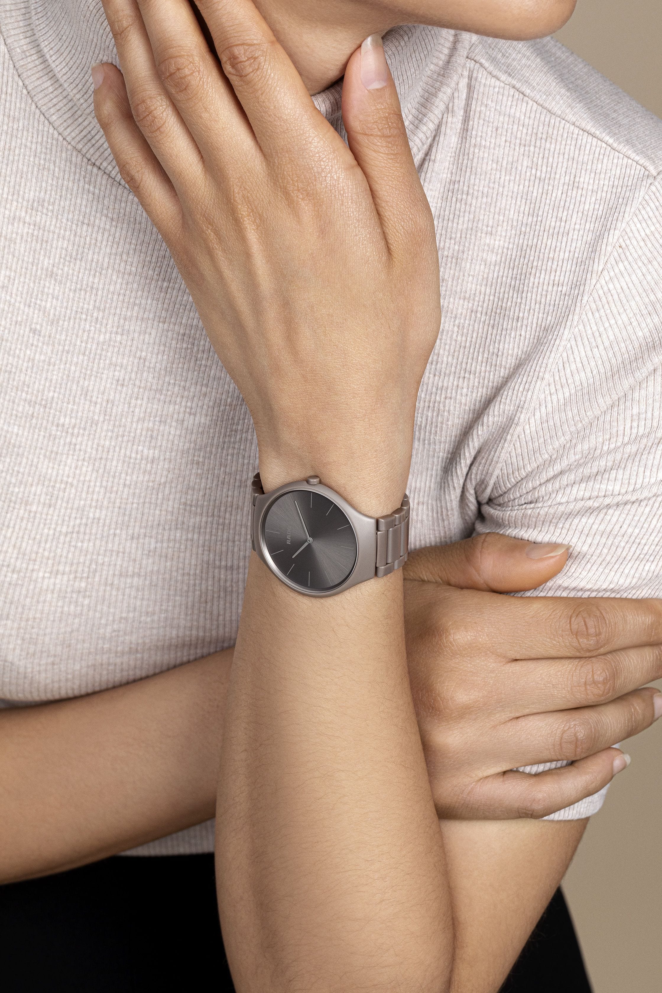 True Round Thinline Les Couleurs™ Le Corbusier Grey brown natural umber 32141 R27098682