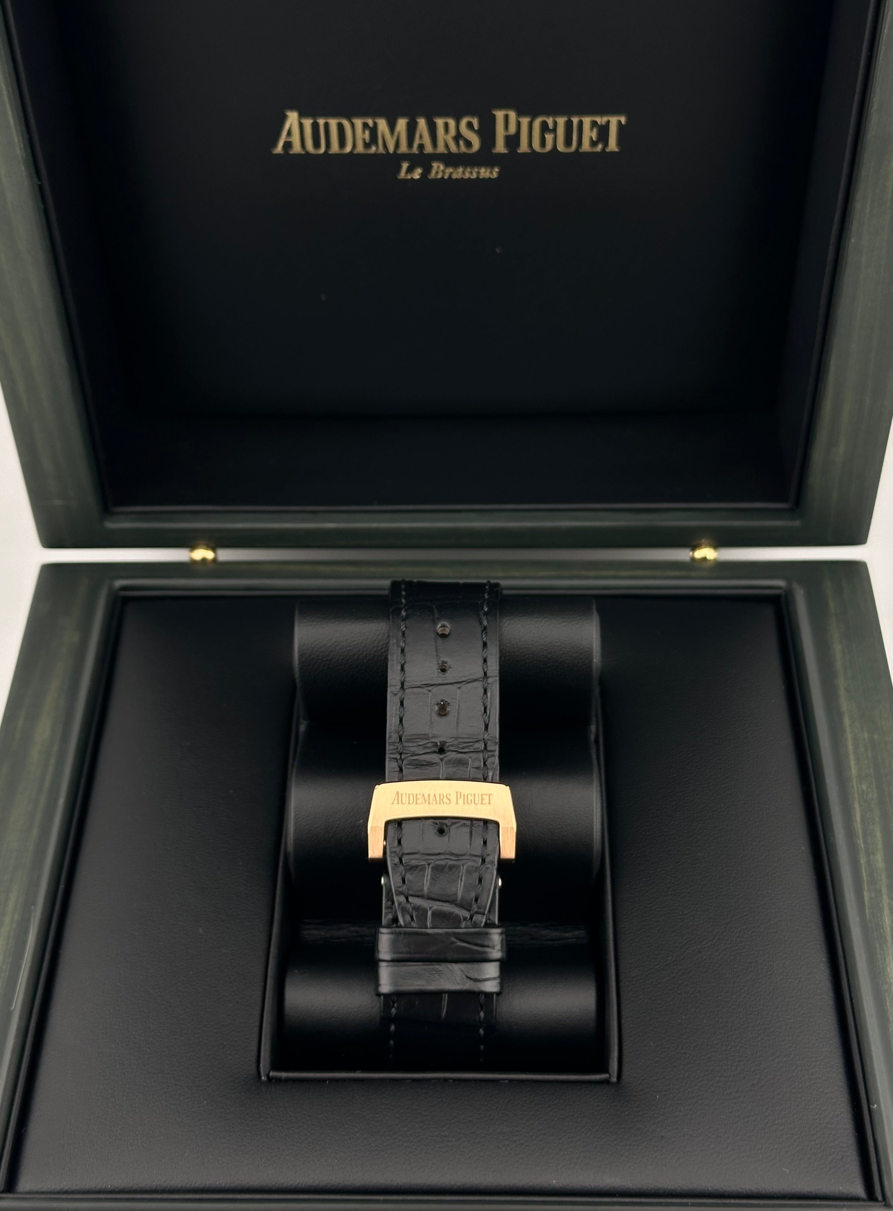 Audemars Piguet Royal Oak 26240OR.OO.D002CR.02 Selfwinding Chronograph Black Dial (2023) - Premium Luxury Product