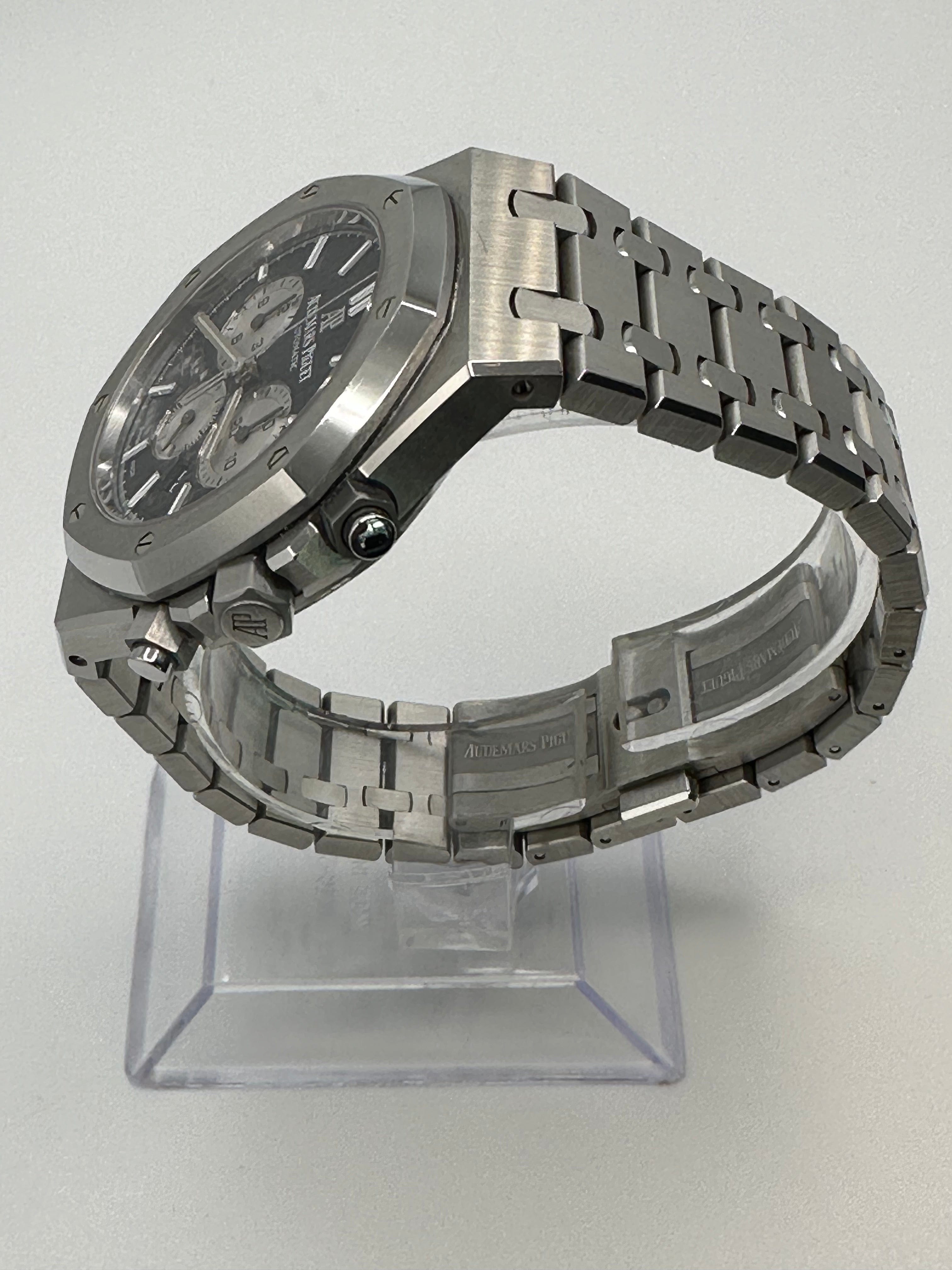 Audemars Piguet Royal Oak 26331ST.OO.1220ST.01 Selfwinding Chronograph Stainless Steel Blue Dial (2021)