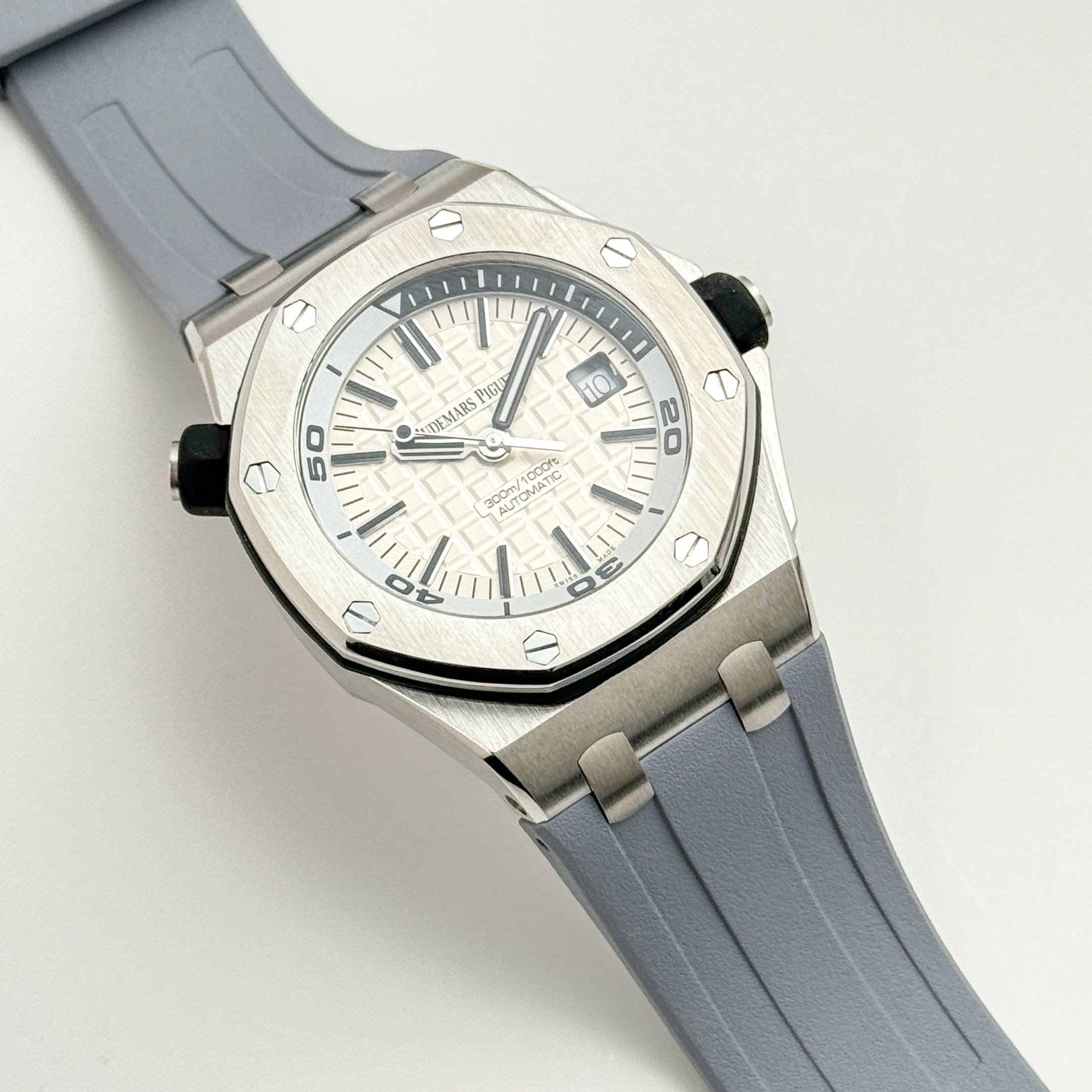 Audemars Piguet Royal Oak Offshore 15710ST.OO.A002CA.02  Diver Stainless Steel White Dial (2016)