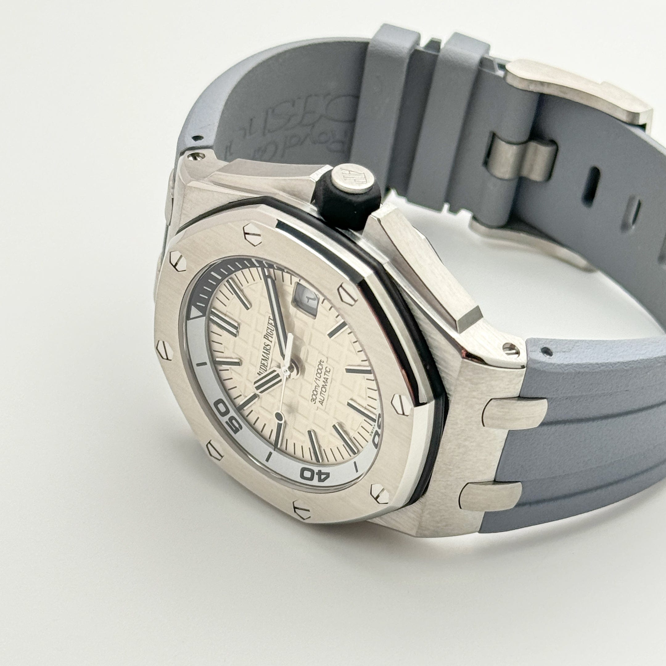 Audemars Piguet Royal Oak Offshore 15710ST.OO.A002CA.02  Diver Stainless Steel White Dial (2016)