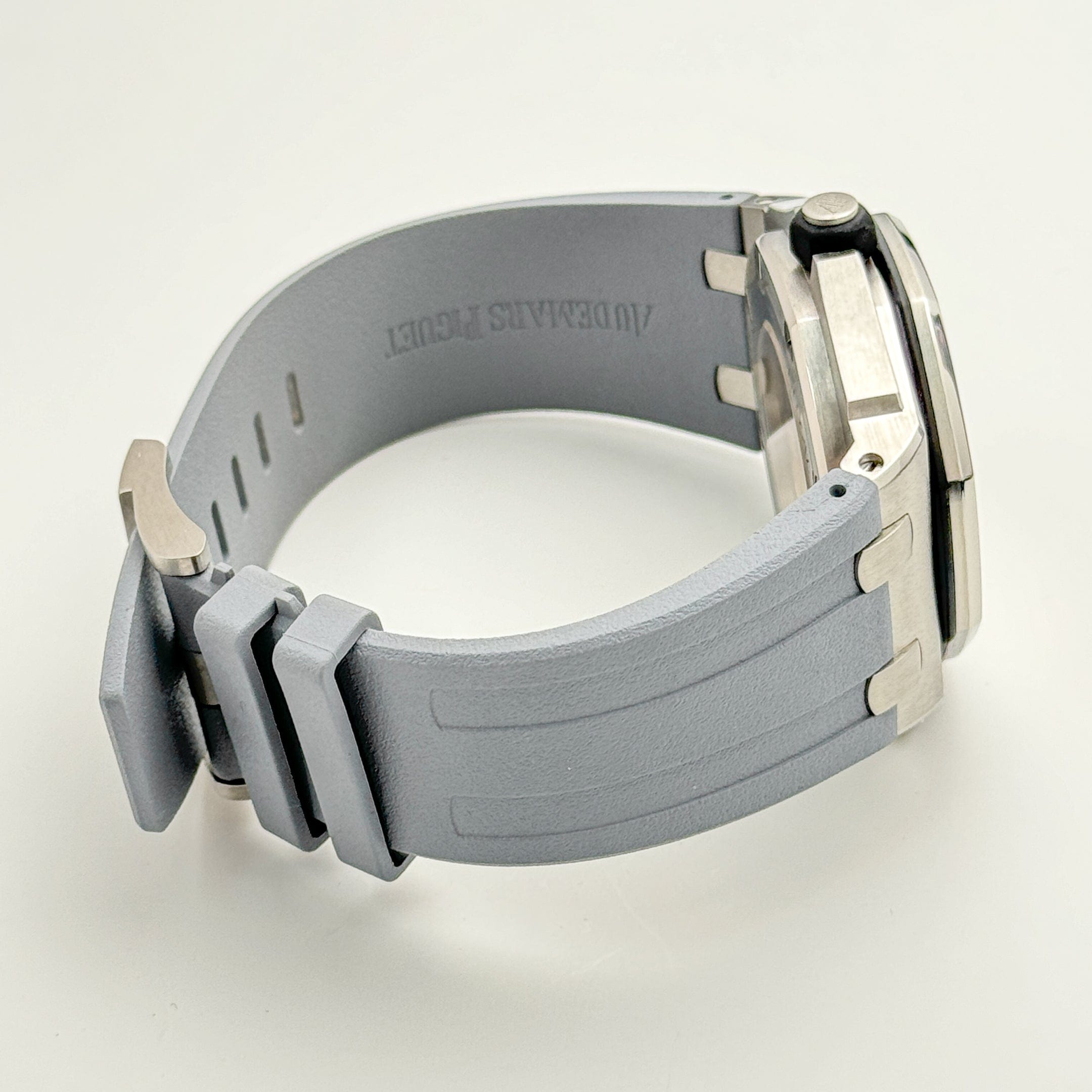 Audemars Piguet Royal Oak Offshore 15710ST.OO.A002CA.02  Diver Stainless Steel White Dial (2016)