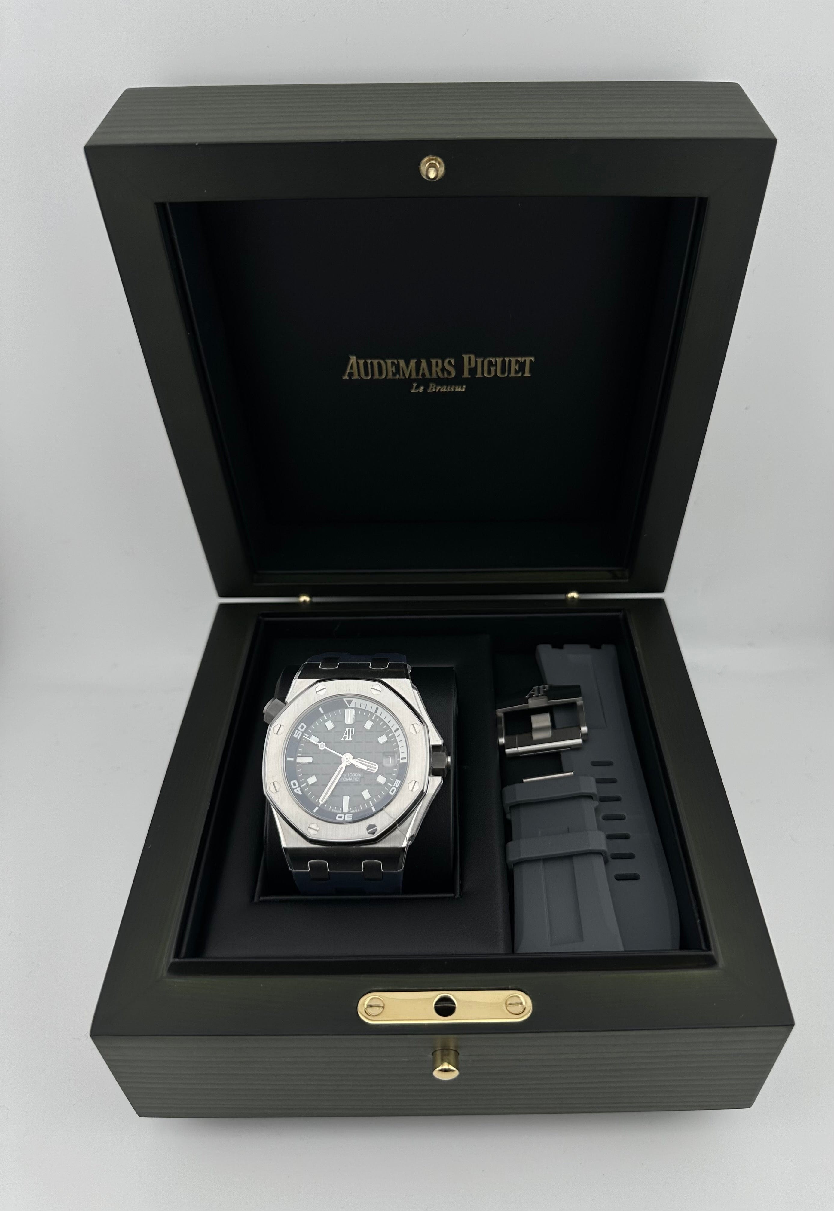 Audemars Piguet Royal Oak Offshore 15720ST.OO.A009CA.01 Diver Stainless Steel Grey Dial (2023) - Premium Luxury Product