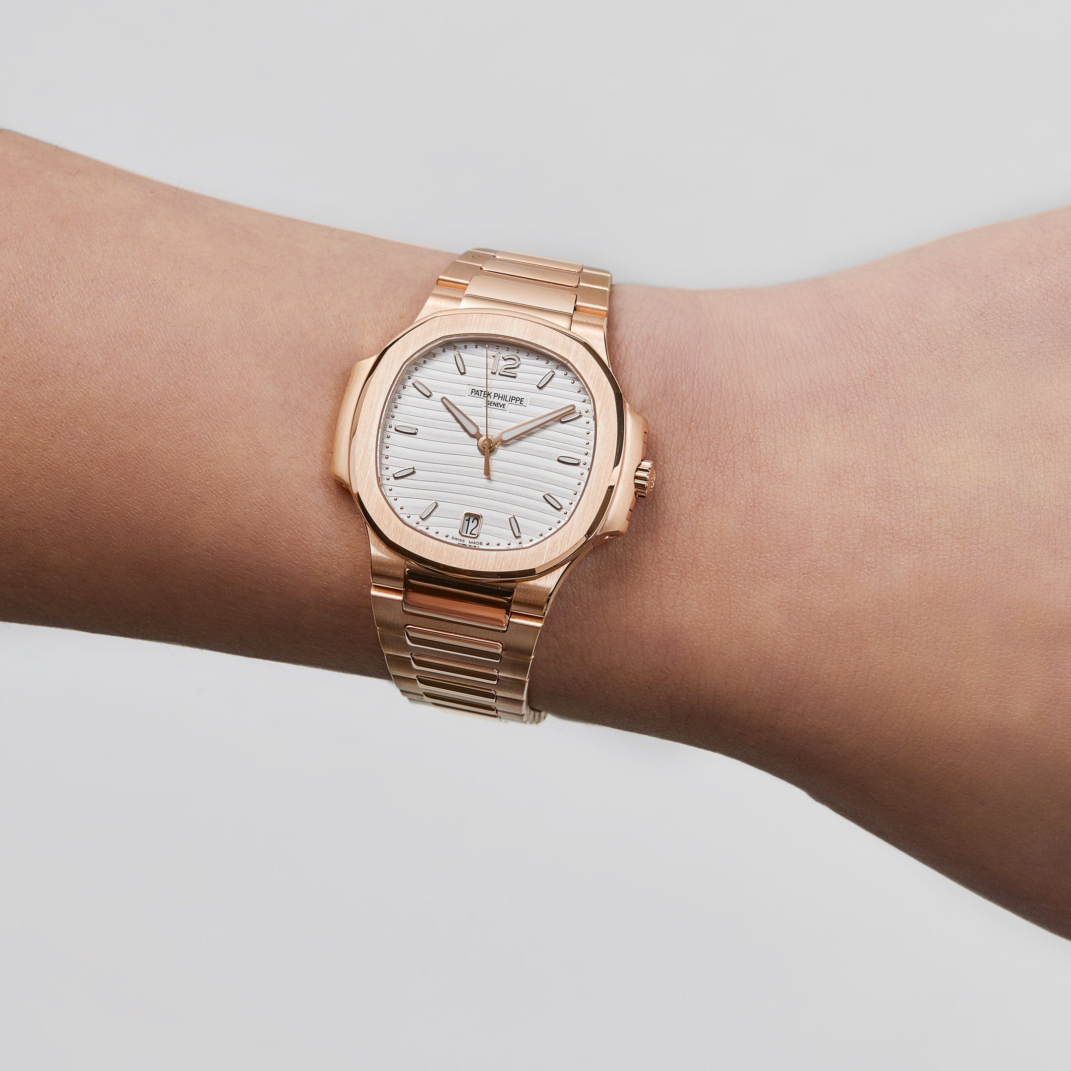 Patek Philippe Nautilus 7118/1R-001 'Ladies' Automatic Rose Gold Silvery Opaline Dial (2023)